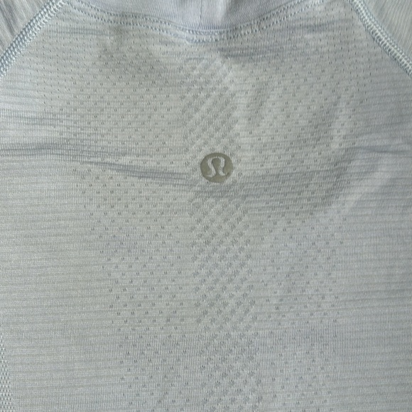 LULULEMON SWIFTLY TECH TOP. - Picture 4 of 7